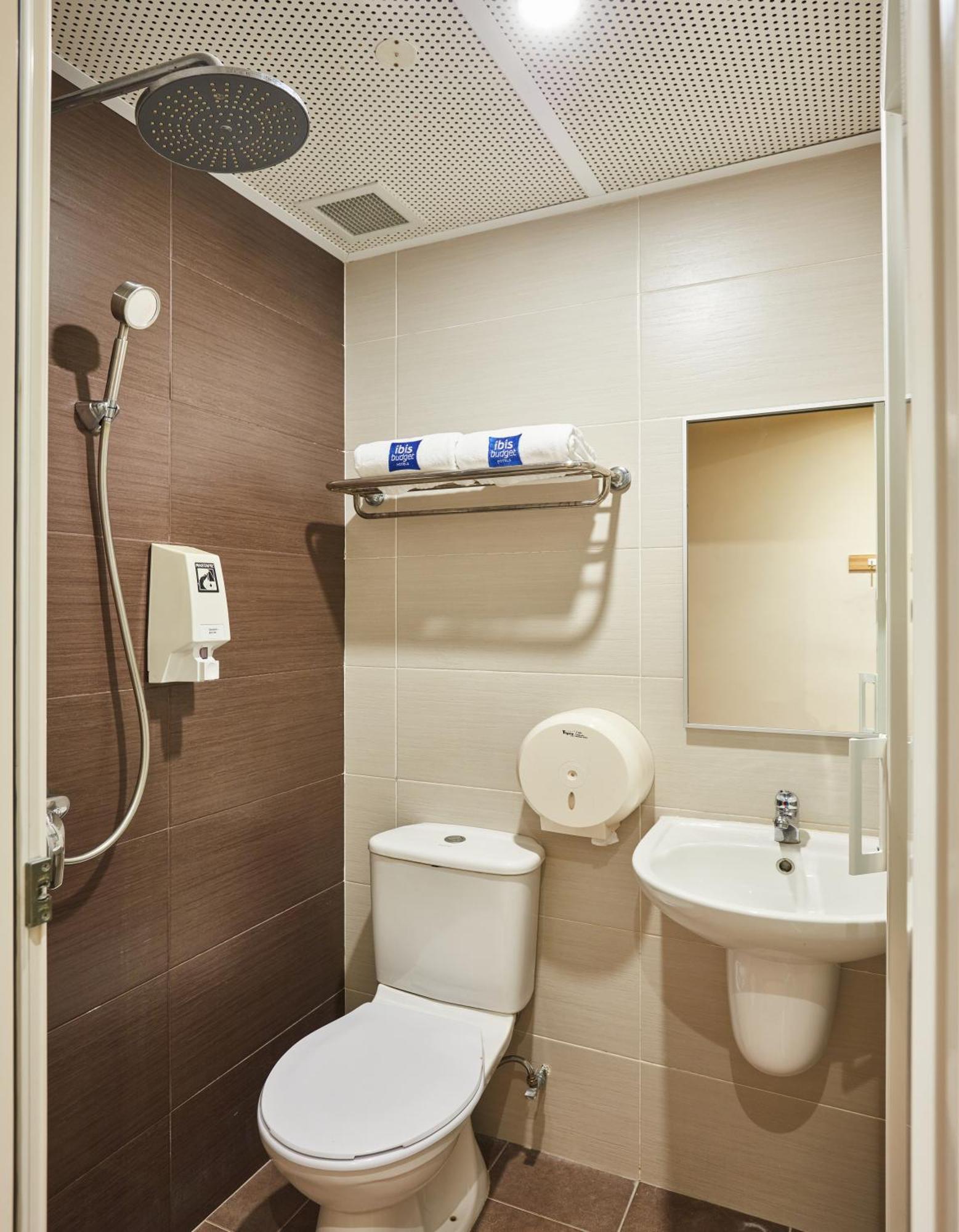 Ibis Budget West Coast Hotel Singapura